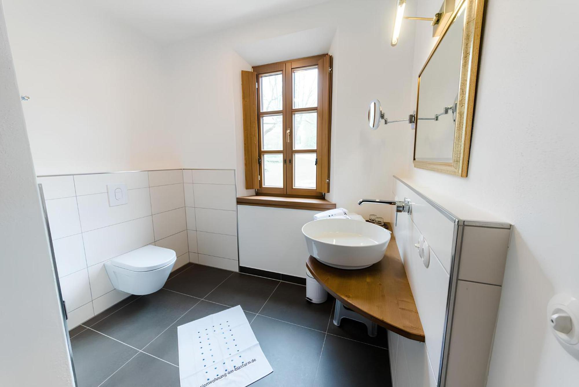 שוואנדורף אין ביירן Ferienwohnung Am Blasturm מראה חיצוני תמונה